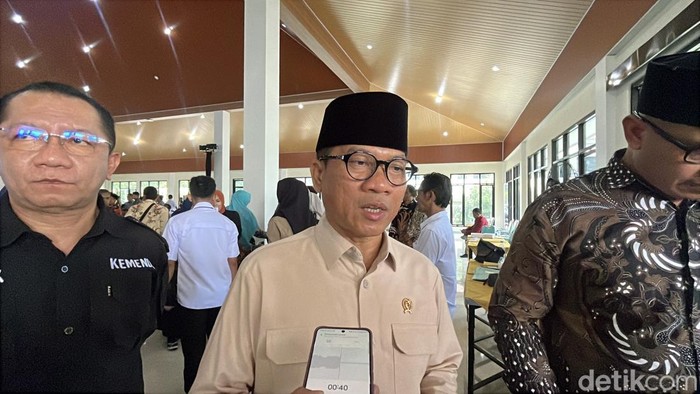 Menteri Desa dan Pembangunan Daerah Tertinggal, Yandri Susanto, seusai menghadiri pelantikan pengurus DPC Abpednas lima kabupaten di Boyolali, Rabu (14/1/2026).