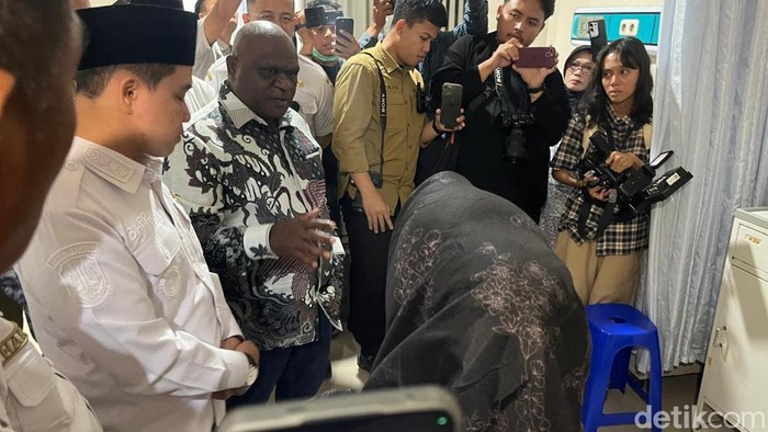 Keracunan MBG di Mojokerto, Menteri HAM Minta BGN Rombak Pegawai SPPG