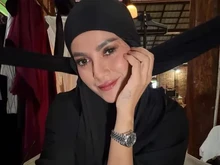 Penampilan Olla Ramlan Berhijab untuk Syuting Series