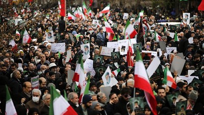 Pemakaman Massal Personel Keamanan Iran Digelar di Teheran