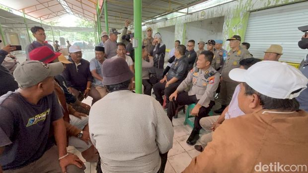 Pembongkaran Pasar Simo Mulyo Surabaya