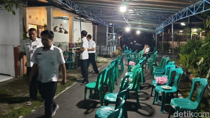 Suasana rumah duka Syafiq Ali, pendaki Gunung Slamet yang ditemukan tewas, di Perum Depkes, Kota Magelang, Rabu (14/1/2026).