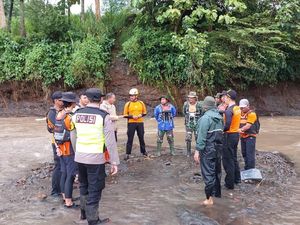 Petani Pati Hilang Saat ke Sawah, Diduga Hanyut di Sungai Kedungdowo