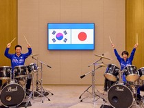 PM Jepang-Presiden Korsel Pamer Keakraban Main Drum Bareng