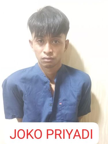 Polda Metro Jaya menangkap dua pelaku pembunuh pria di TPU Jakasampurna, Bekasi. Kedua pelaku, Joko Priyono dan Gunawan ditangkap pada Selasa (13/1/2026).