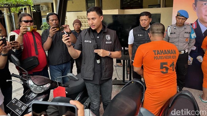 CCTV Bongkar Aksi Pasutri Pencuri Motor di Kediri