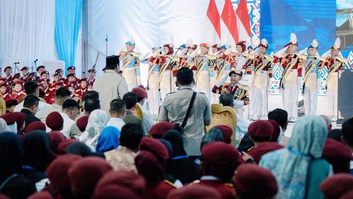Danton Baris Variasi Tampil Memukau, Presiden Prabowo Beri Beasiswa