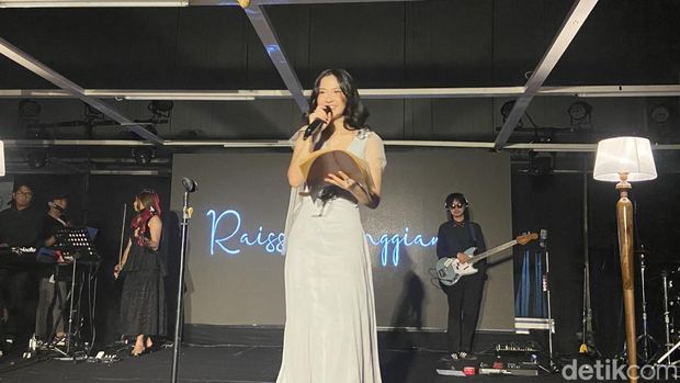 Raissa Anggiani di Surabaya Raissa Anggiani di Surabaya