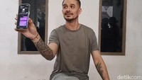 Wajar saya merasa sakit hati? Sangat wajar menurut saya. Hesti tahu orangnya, pernah syuting bareng dan kenal, dan memvalidasi, Aku sungguh berharap dia tidak pernah lagi diberi panggung. Pekerjaan saya di dunia syuting, berarti kan pengin diboikot orangnya? ujar Roby Tremonti. Foto: Muhammad Ahsan Nurrijal/detikcom