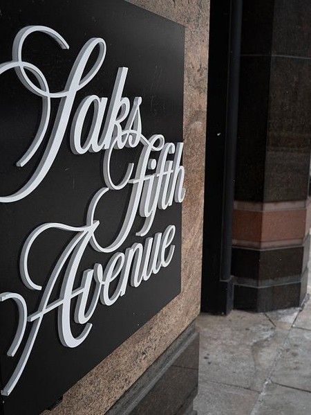 Department Store Mewah Saks Fifth Berada di Ambang Kebangkrutan