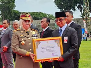 Bupati Ipuk Raih Penghargaan Pembina K3 Terbaik dari Gubernur Jatim