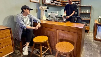 Sri Mulyani Mampir ke Pitutur Kopi Jogja, Puji Racikan Kopinya