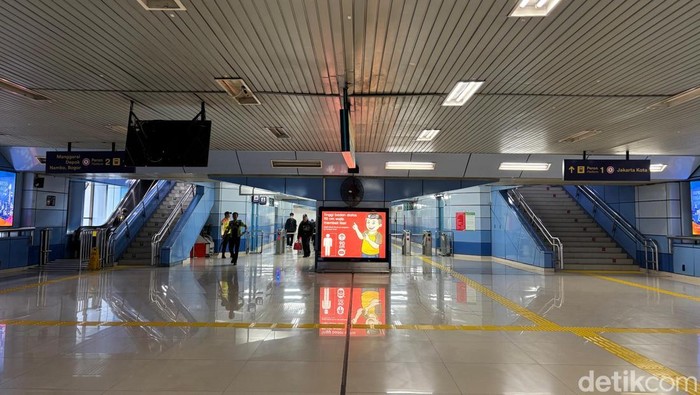 Dari Cikini ke Jayakarta, Stasiun Warna-warni yang Manjakan Mata