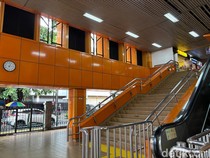 Sentuhan Warna-warni di Stasiun Cikini-Jayakarta Bikin Mood Penumpang Naik