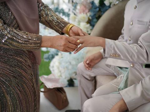 Pembawa acara ini mengunggah momen walimathul khitan atau acara sunatan di Aceh dan mendadak viral di Instagram.