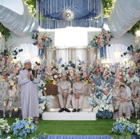 Sunatan Rasa Resepsi Nikah! Bocah Ini Viral Tampil Pakai Deretan Cincin Emas