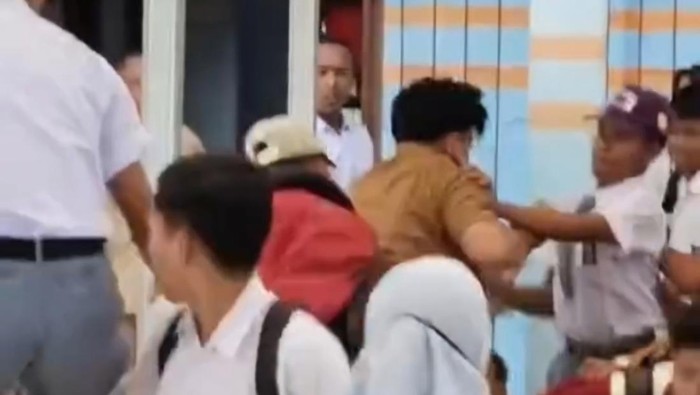 Aksi Adu Jotos Guru SMK di Jambi dan Siswanya Dikecam Banyak Pihak