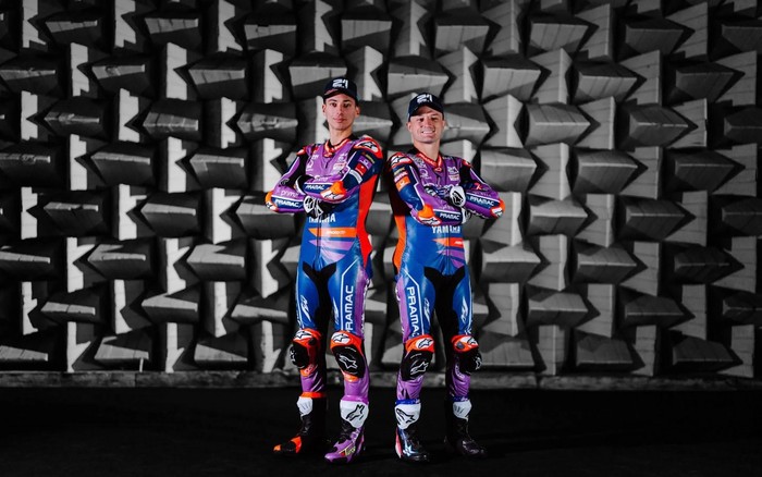 Toprak Razgatlioglu-Jack Miller Jadi Juara Balapan Pakai Tuk-Tuk, Menakjubkan!