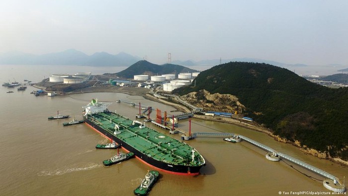 Trump Ancam Tarif Baru Bagi Negara yang Berbisnis dengan Iran, China Terseret?