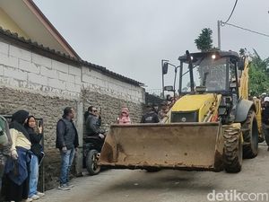Warga Lereng Gede Pangrango Cianjur Usir Alat Berat Proyek Geothermal