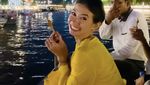 Asyiknya Yuki Kato Bersantai Ditemani Es Kelapa hingga Kopi Susu!