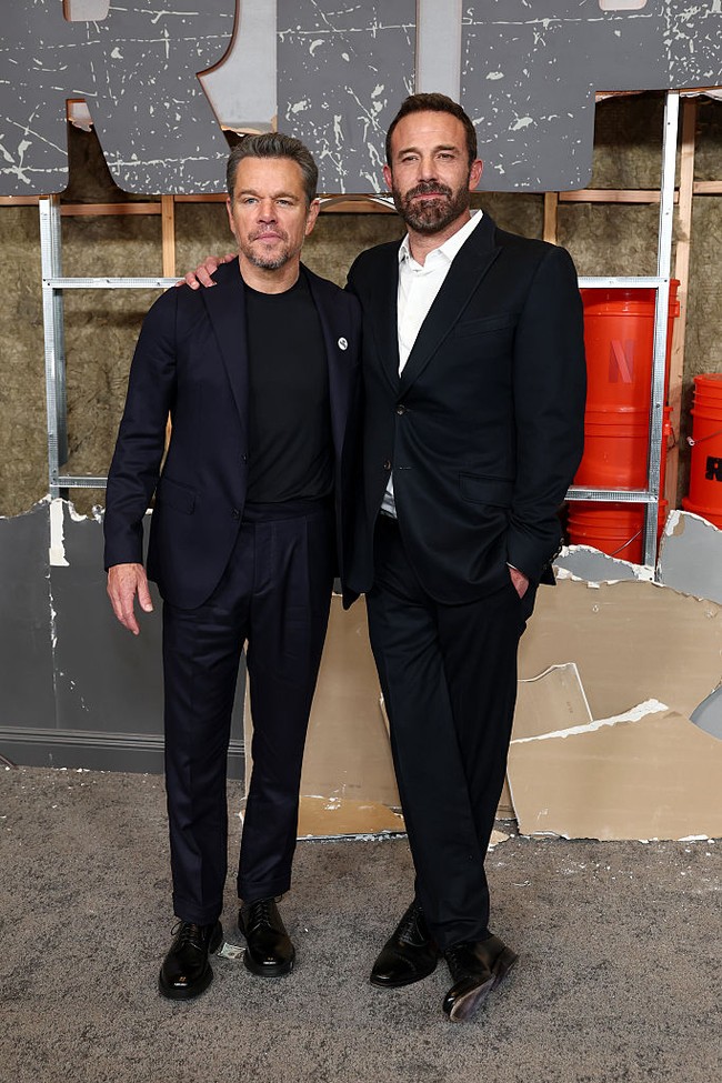 Selain istri dan anak-anaknya, karya terbaru Matt Damon didukung oleh sahabatnya, Ben Affleck, yang juga bermain dalam film tersebut. Selain Ben, film itu dimeriahkan dengan penampilan Steven Yeun, Teyana Taylor, Sasha Calle, Catalina Sandino Moreno, Scott Adkins dan Kyle Chandler. Foto: FilmMagic/John Nacion