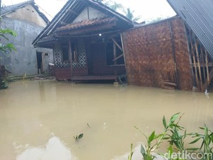 Pandeglang Masih Diguyur Hujan, Warga Khawatir Banjir Tinggi Lagi