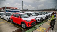 Aktivitas Ekspor Menggeliat, Deretan Mobil Diperiksa di Tanjung Priok