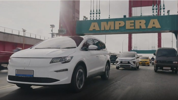 Road Trip Pakai Mobil Listrik Aletra L8 ke Sumatera, Siapa Takut!
