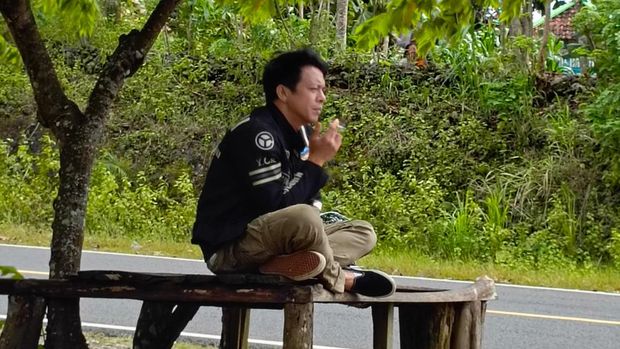 Ariel Noah saat servis Vespanya di WJ Motor JJLS, Trowono A, Karangasem, Paliyan, Gunungkidul, Rabu (14/1/2026).