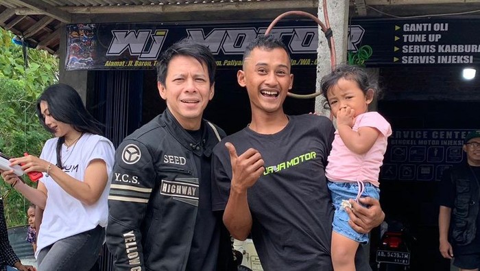 Kagetnya Priyanto Tiba-tiba Didatangi Ariel Noah untuk Servis Vespa