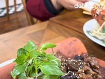 Video: Baru di Jaksel! Menu Sapi Genteng hingga Sate 1 Meter