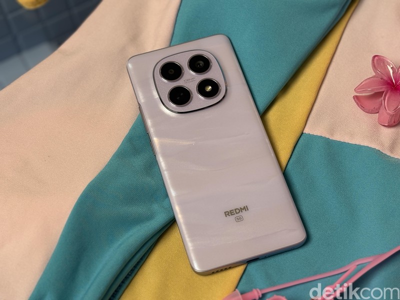 Redmi Note 15 Series akan segera hadir di Indonesia. Bagi yang penasaran, begini wujudnya yang begitu kuat, tahan air, dan memiliki baterai awet.
