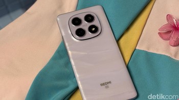 Redmi Note 15 Series mengusung Redmi Titan Durability yang memiliki tiga pilar utama, yaitu ketahanan terhadap benturan atau drop resistance, kemudian ada ketahanan terhadap air yaitu water resistance, dan juga daya tahan baterai yang semakin panjang, extended battery life. Foto: Panji Saputro/detikINET