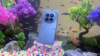 Selanjutnya, Abee menjelaskan pilar yang kedua, yakni water resistance. Redmi Note 15 Series ini, sudah dilengkapi dengan sertifikasi TUV-SUD, karena sertifikasi ini menegaskan bahwa Redmi Note 15 series sudah water resistance, tahan terhadap air. Disampaikannya, Redmi Note Pro Series juga sudah dilengkapi dengan IP66, IP68, 69 bahkan IP69K. Foto: Panji Saputro/detikINET