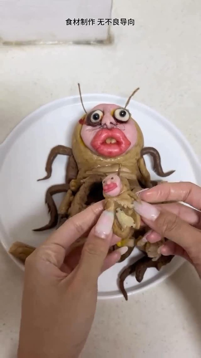 Bikin Bergidik! Roti Kukus Buruk Rupa Bentuk Babi hingga Kecoak