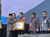 BNI Terima Penghargaan Korporasi Pendukung Pemberdayaan Masyarakat dari Mendes