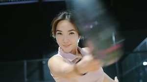 Gisella Anastasya tampil stylish dengan outfit sporty pastel di tengah permainan padel. Foto: Instagram Gisel