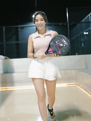 Gaya Sporty Gisel Main Padel, Pakai Rok Mini dan Sleevless Top