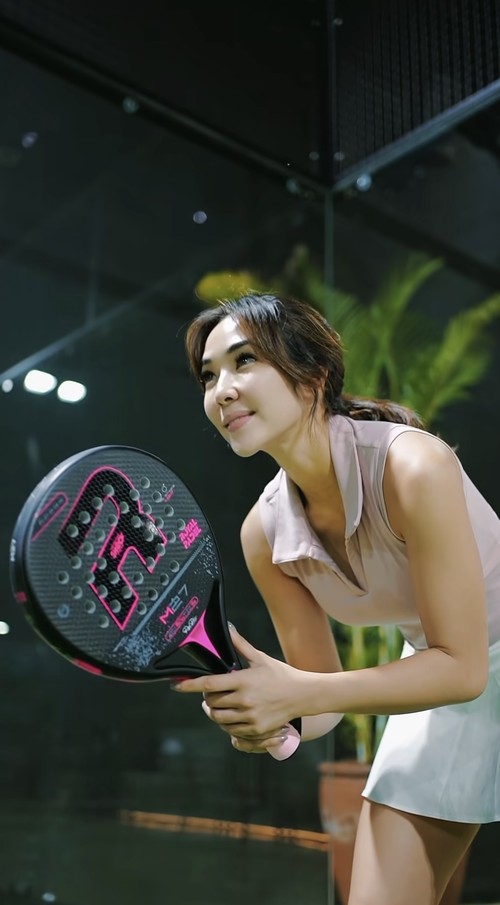 Gisel main padel.