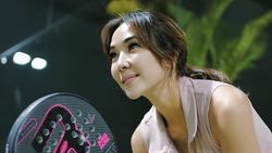 Gaya Sporty Gisel Main Padel, Pakai Rok Mini dan Sleevless Top