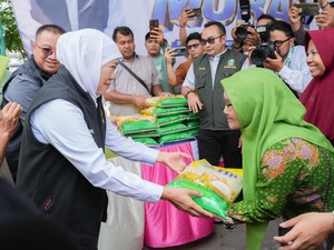 Gubernur Khofifah Gelar Pasar Murah Kendalikan Inflasi Jelang Ramadan
