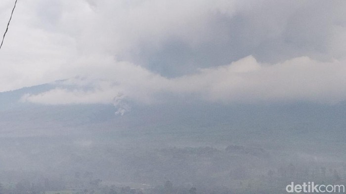 Semeru Erupsi Luncurkan Awan Panas Guguran 4 Km