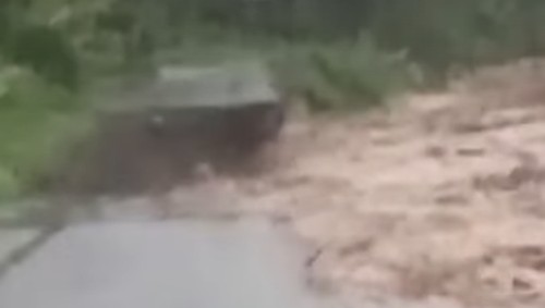 Jalan putus di Busungbiu, Buleleng, Kamis (15/1/2026).