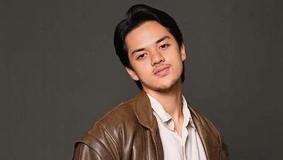 7 Foto Jeremie Moeremans, Adik Aurelie yang Disebut dalam Buku Broken Strings