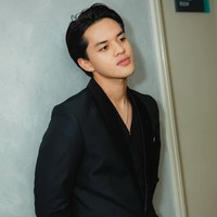 Dalam buku tersebut, diceritakan juga Jeremie Moeremans, adik Aurelie, yang ikut menyaksikan masa-masa kelamnya saat masih berada dalam jeratan hubungan toxic dengan pria yang dalam buku disebut bernama Bobby. Foto: Instagram/@jeremiemoeremans