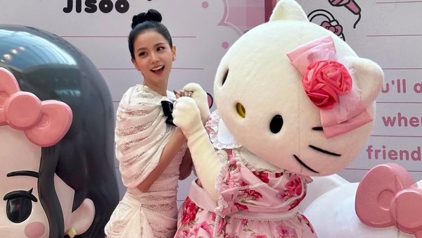 Jisoo BLACKPINK Collab Bareng Hello Kitty, Rilis Tumbler Hingga Blind Box