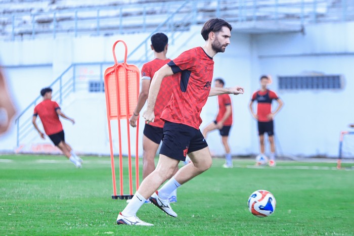 Jon Toral
