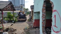 Pantauan detikJatim di lokasi menunjukkan sejumlah alat berat telah disiagakan, termasuk dua unit beko.