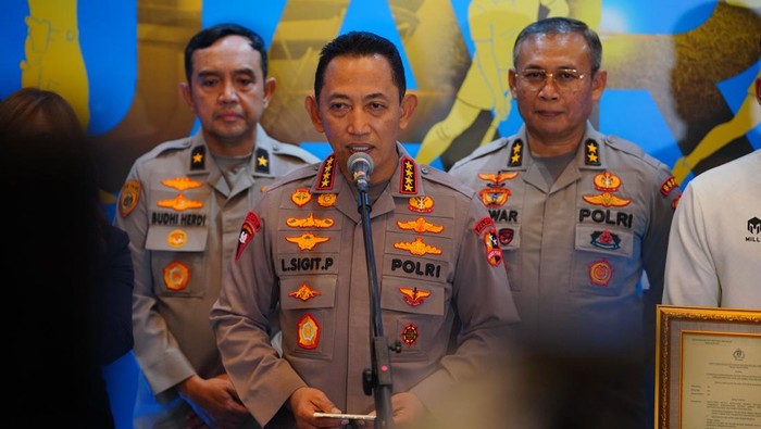 Kapolri Beri Kenaikan Pangkat-Sekolah ke Anggota Peraih Medali SEA Games